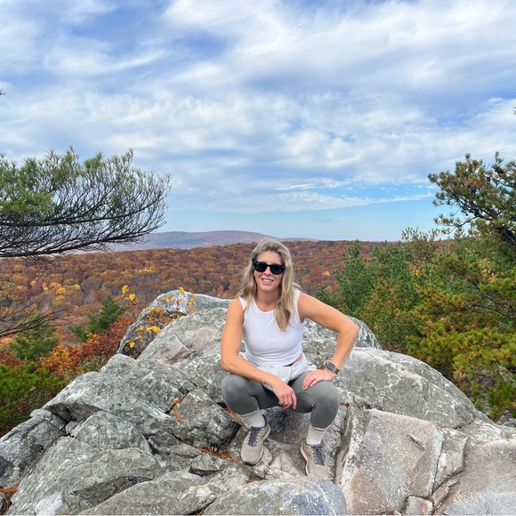 Meet your Posher, Angie - Picture 1 of 2